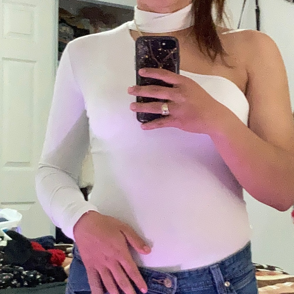 White one sleeve tuck in shirt